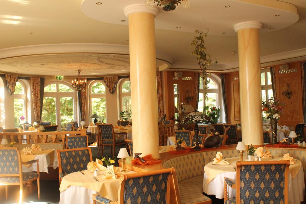 Hotel Und Restaurant Waldschloesschen Crivitz Exterior foto
