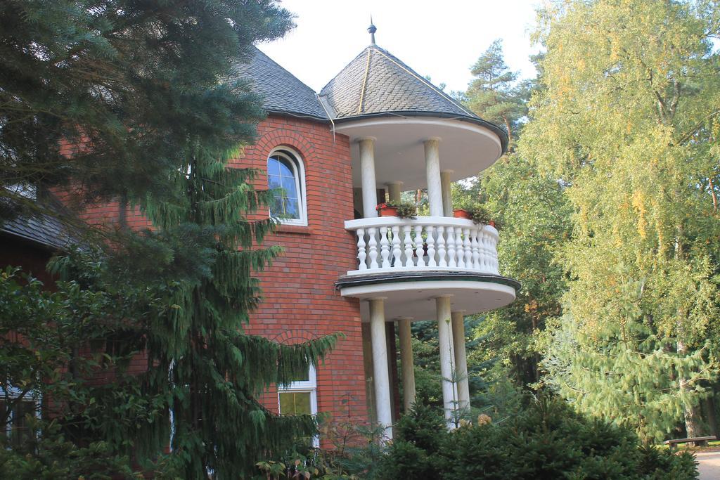 Hotel Und Restaurant Waldschloesschen Crivitz Exterior foto