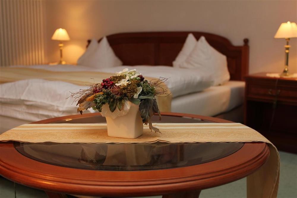 Hotel Und Restaurant Waldschloesschen Crivitz Habitación foto